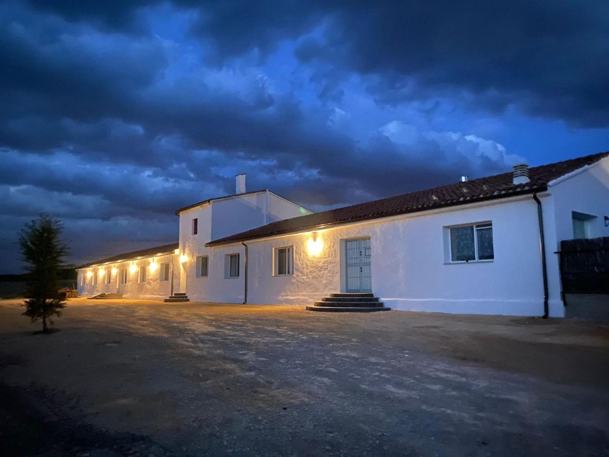Entheos Hostel Lerin Buitenkant foto