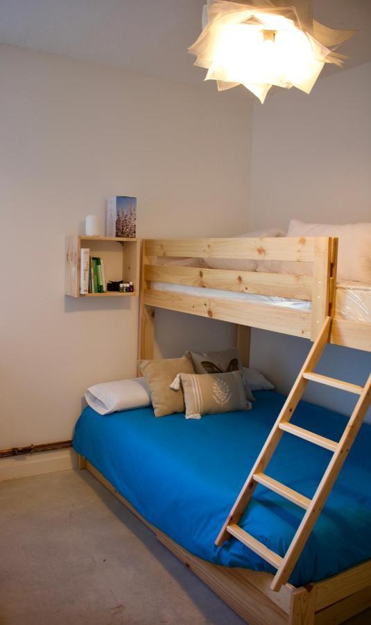 Entheos Hostel Lerin Buitenkant foto