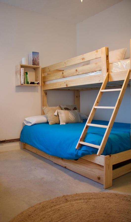 Entheos Hostel Lerin Buitenkant foto