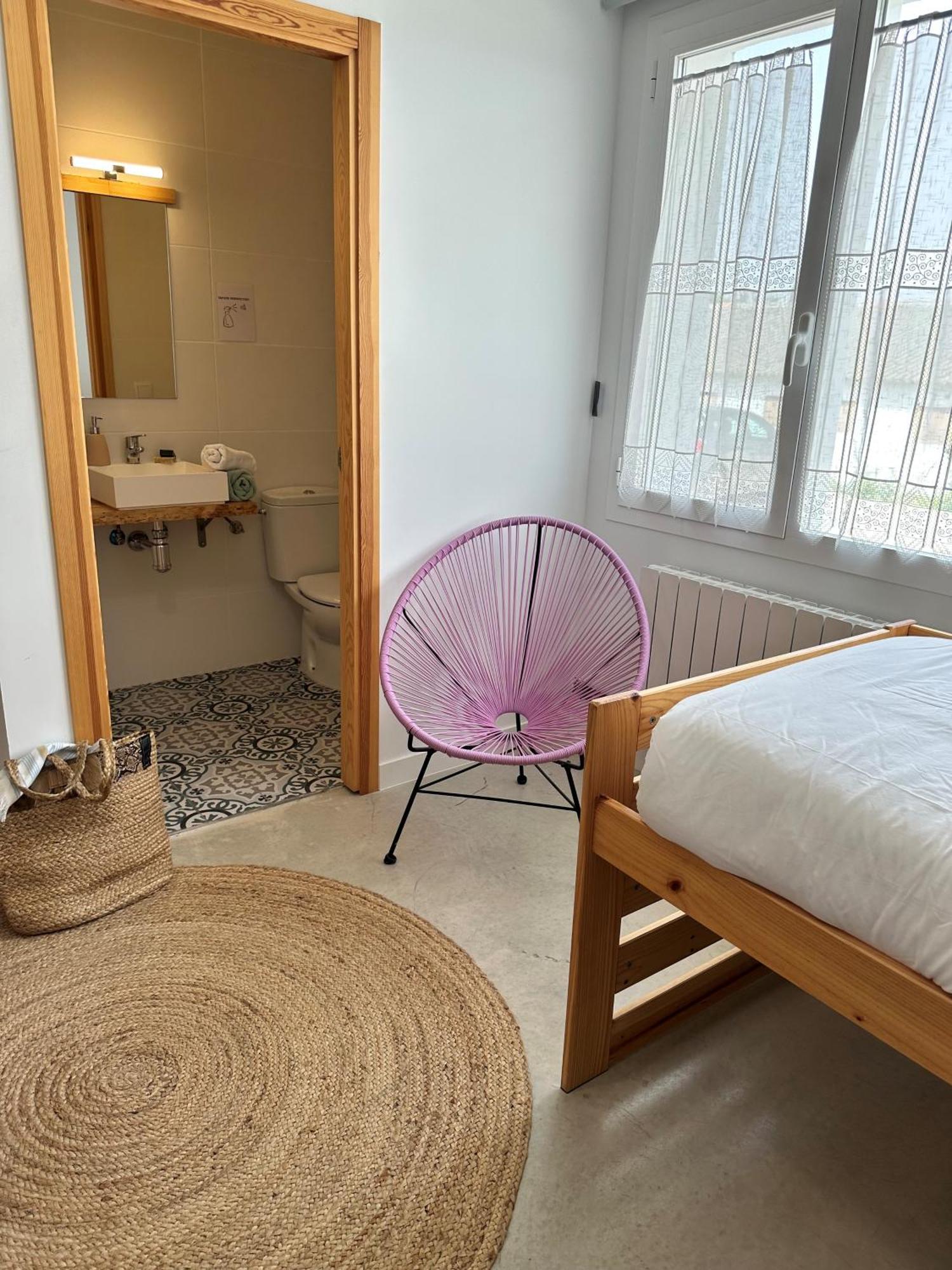 Entheos Hostel Lerin Buitenkant foto